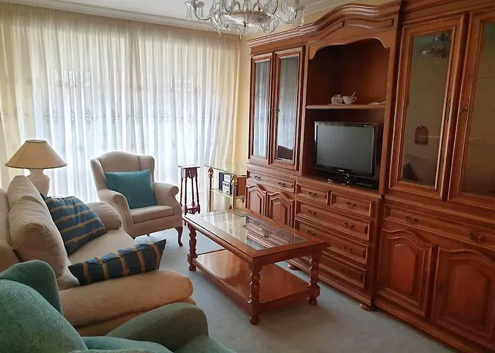 Apartamento Con Garaje. Luminoso Y Confortable