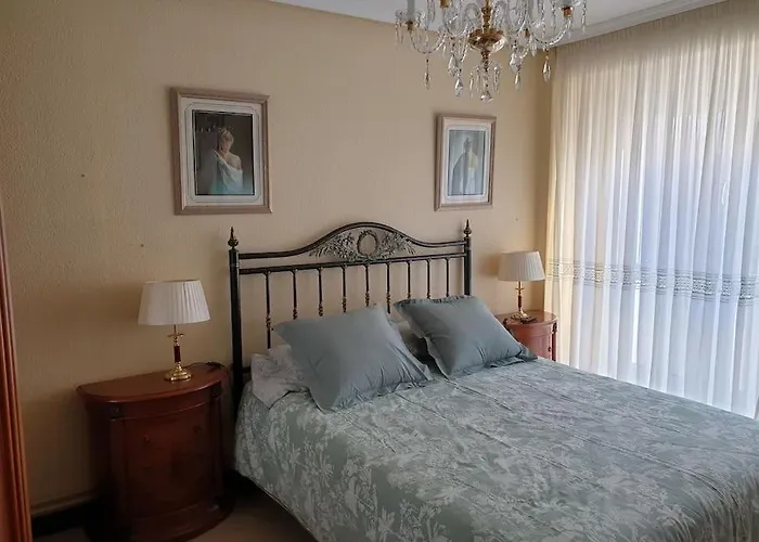 Apartamento Con Garaje. Luminoso Y Confortable