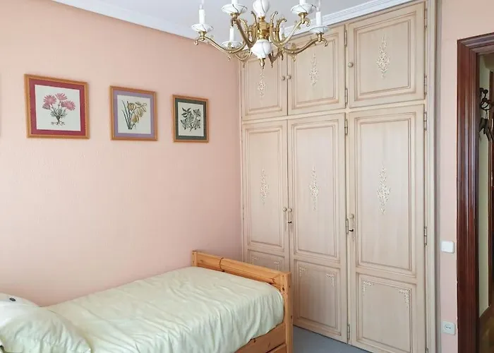 Apartamento Con Garaje. Luminoso Y Confortable